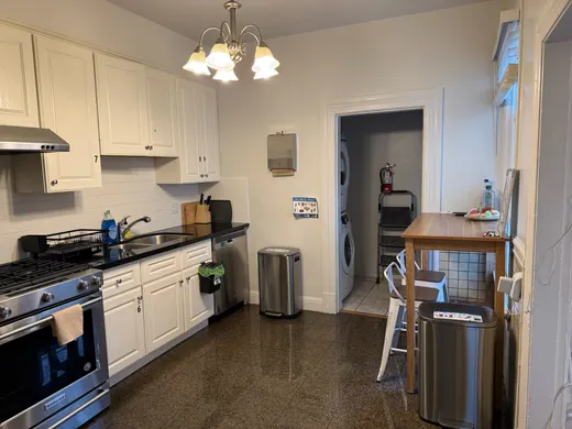 Unit 2332: free laundry off the kitchen